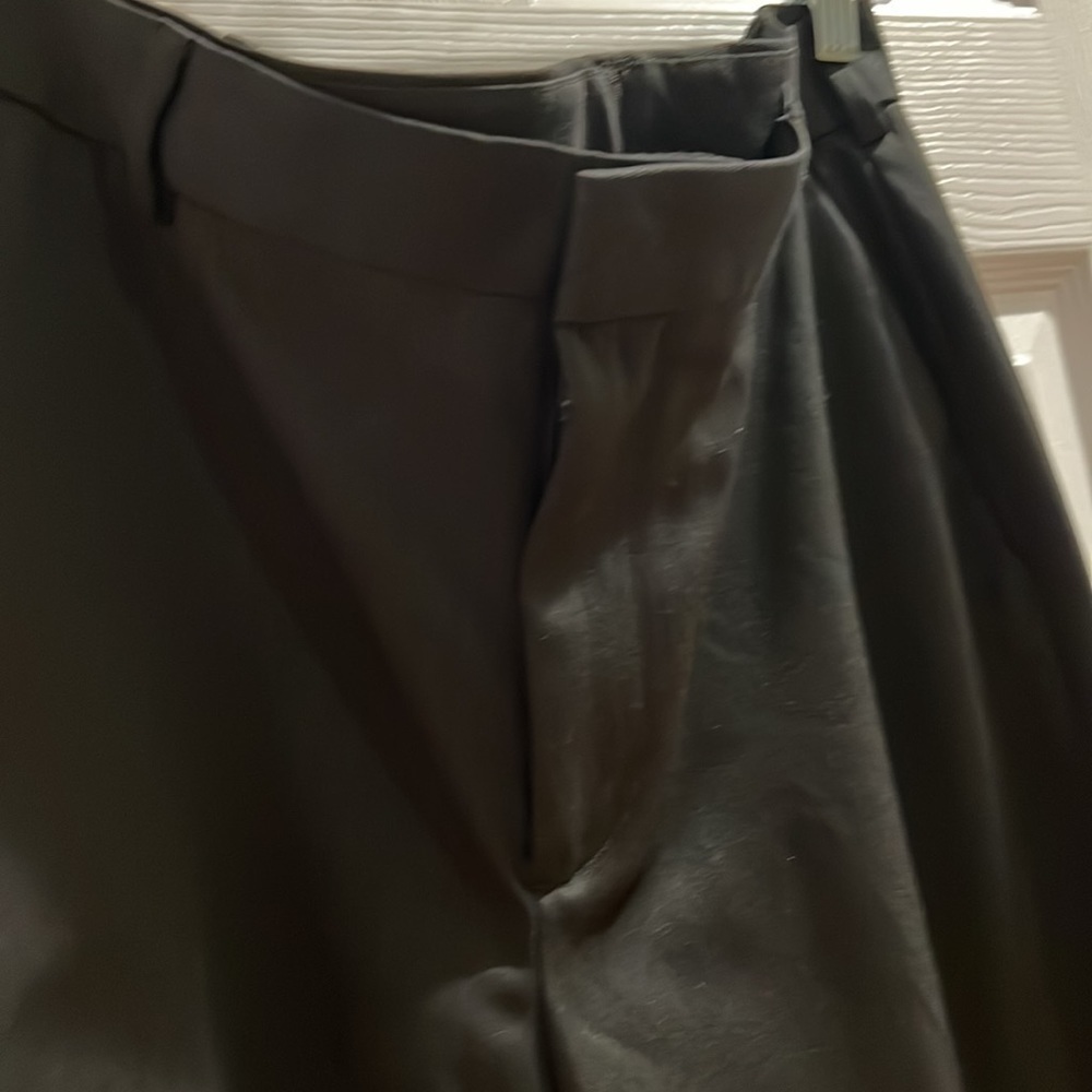 Van Heusen pleated dress pants 34x32 - Picture 2 of 3
